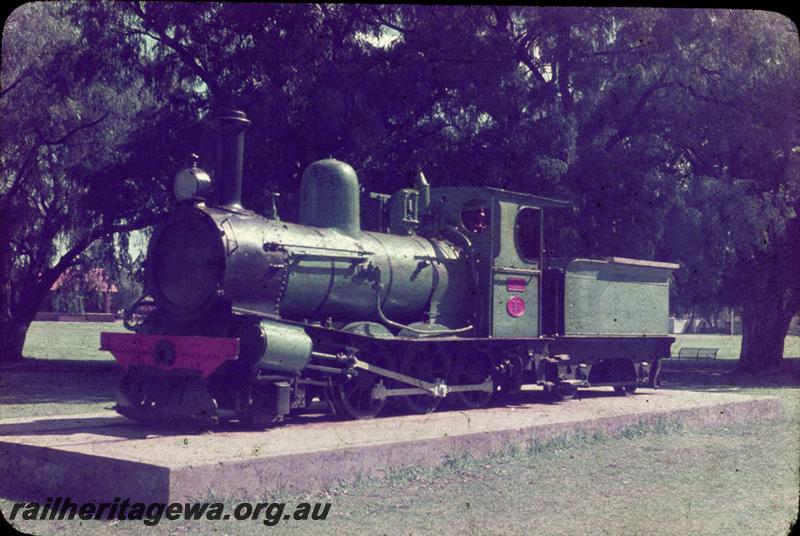 T00602
A class 11, on a plinth at the Perth Zoo, green livery, front and side view, on display.
