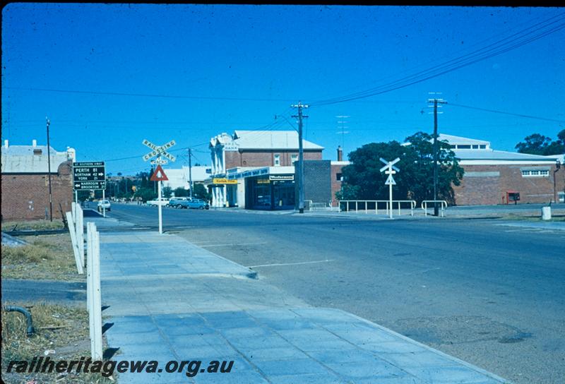 T00636
Level crossing, Vincent Street, Beverley, GSR line
