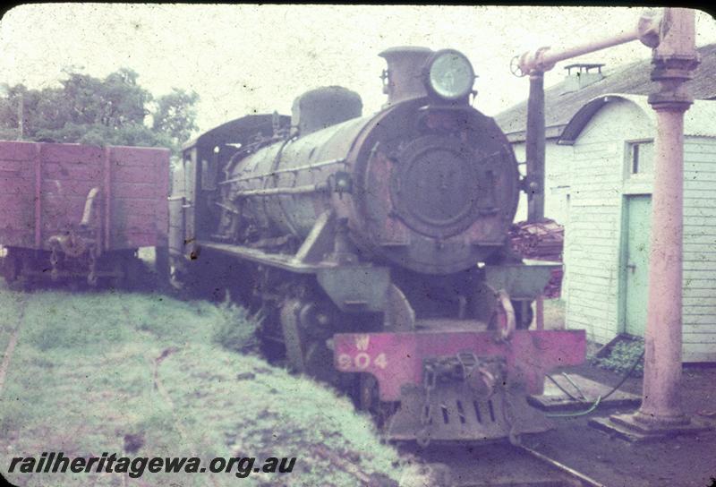 T00652
W class 904, water column, elevated coaling road, Busselton loco depot, BB line
