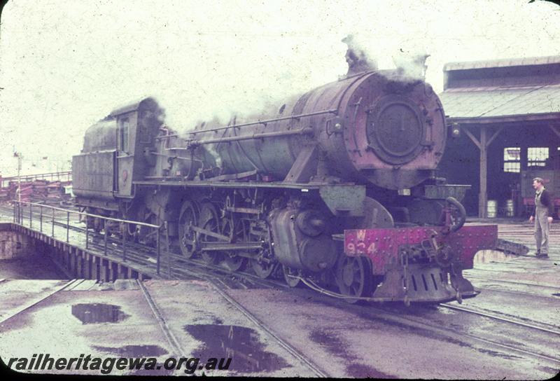 T00653
W class 924, roundhouse, Bunbury loco depot
