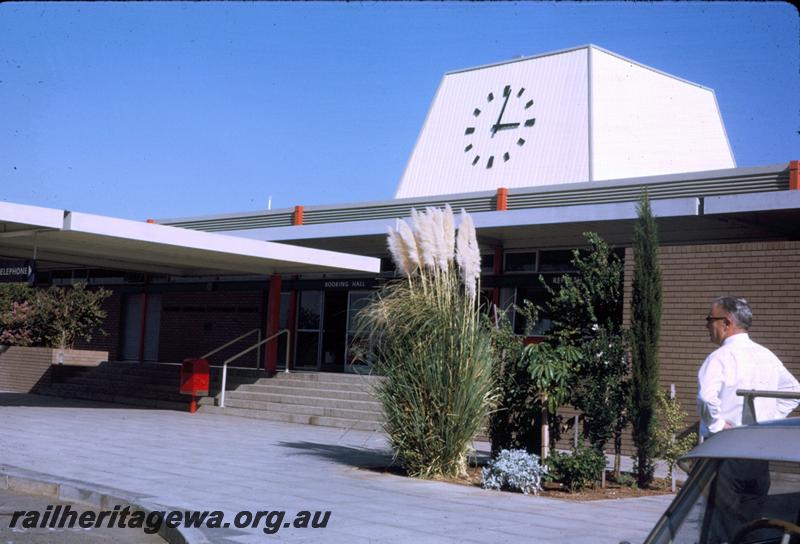 T00685
Station, Midland Terminal, front entrance
