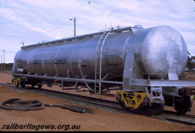 T00695
Standard Gauge bulk cement wagon, side and end view.
