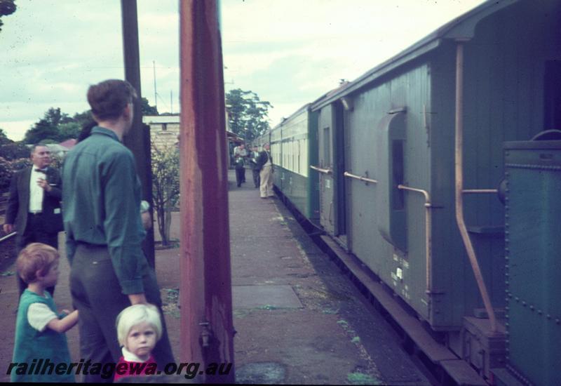 T00708
Chidlow station, ER line, ARHS tour train
