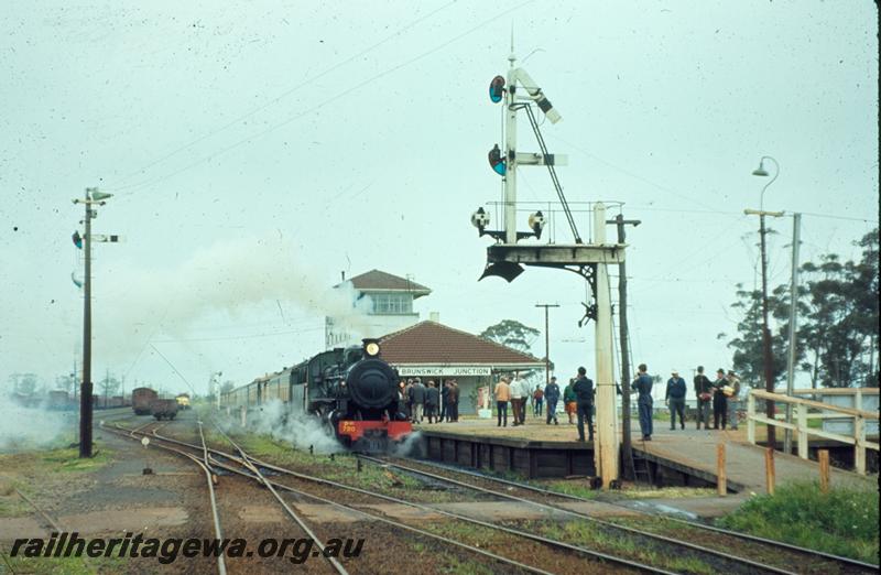 T00725
PM class 720, signals, signal box, Brunswick Junction station, SWR Line, tour train
