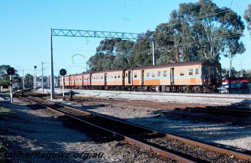 T00730
ADG/ADA railcar set, overhead wires being installed
