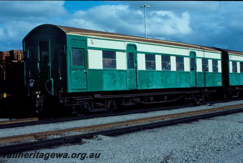 T00733
AYF class carriage, green and cream livery
