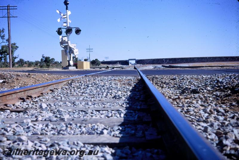 T00742
Level crossing, Hardey Road, looking towards Kwinana
