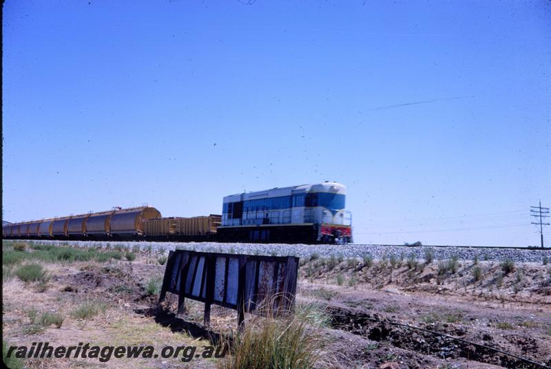 T00746
K class, Grain train with two iron ore wagons 
