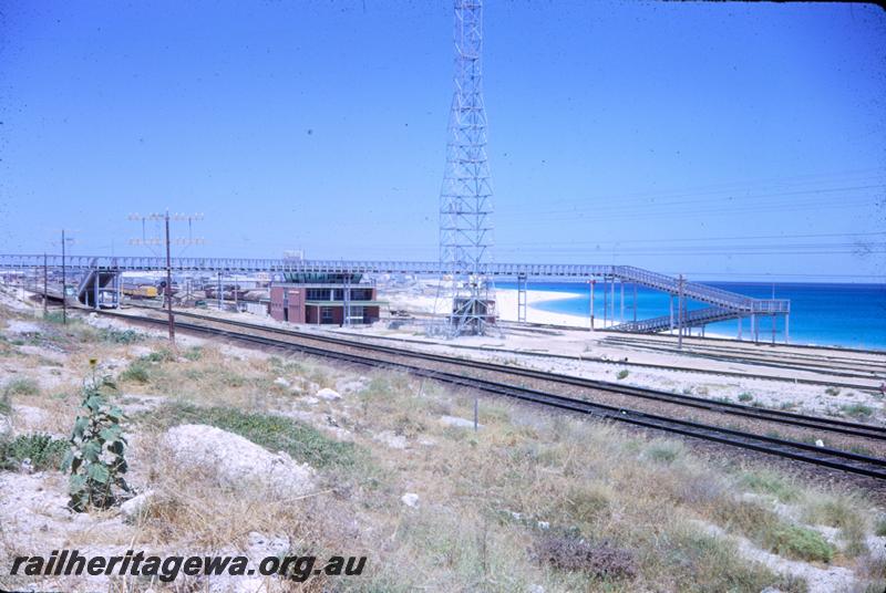 T00748
Footbridge, light tower, Yardmaster's office, Leighton Yard
