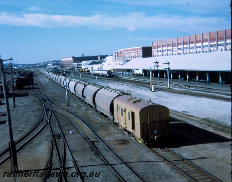 T00777
Standard Gauge grain train, Fremantle Yard, Fremantle
