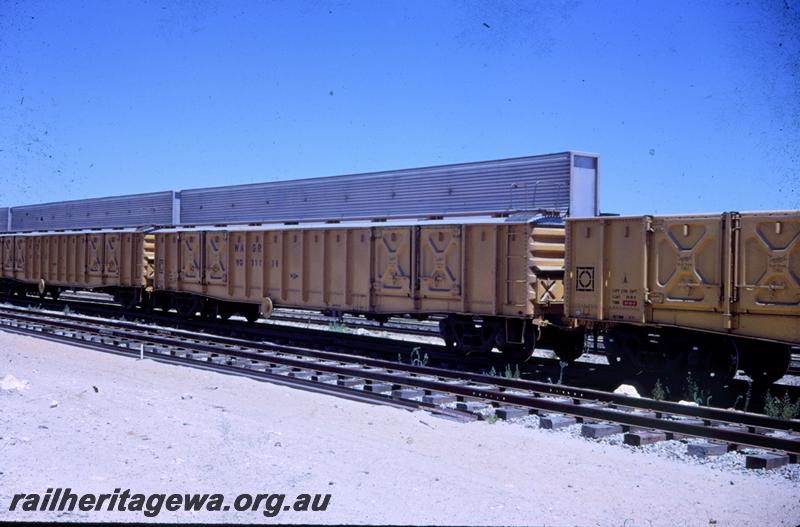 T00808
WG class 33039 Standard Gauge gondola modified with extended sides for grain traffic, Leighton Yard, side and end view.
