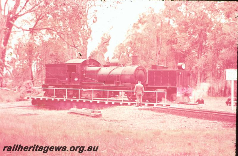 T00815
MSA class 499 Garratt loco, turntable, Nannup, WN line, being turned, ARHS Vic Div visit, same as T0600
