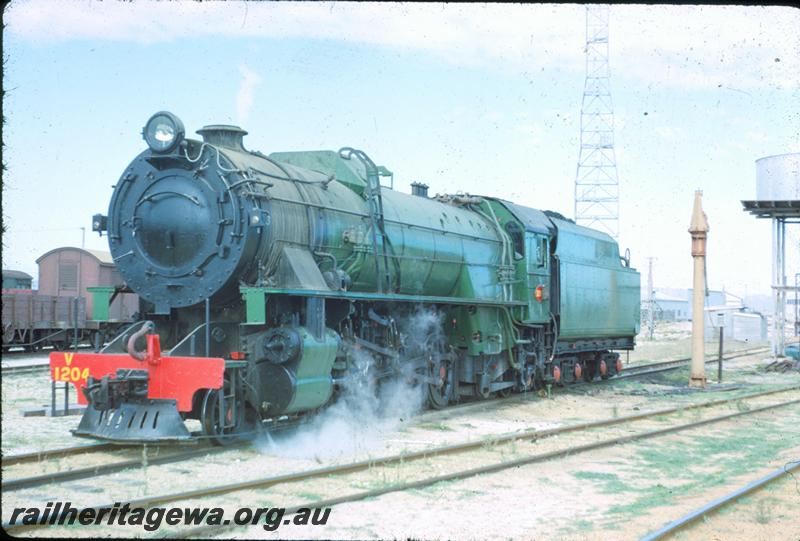 T00848
V class 1204, Leighton Yard
