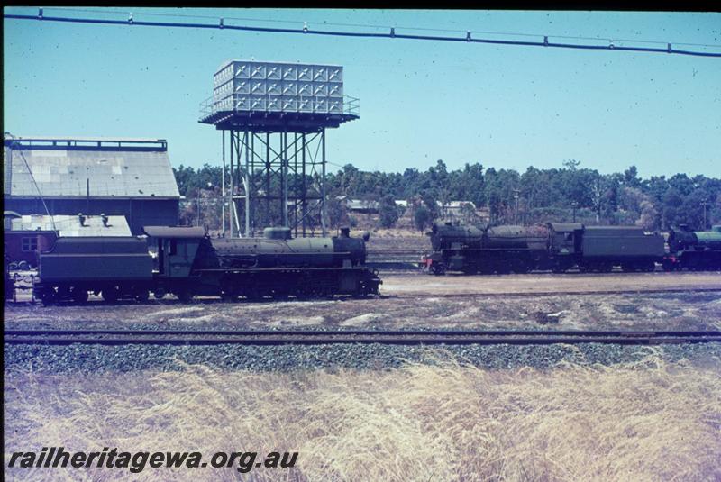 T00871
Locos, water tower, Collie, stowed
