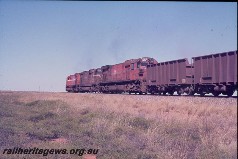 T00880
Mount Newman Mining locos, triple heading, on iron ore train

