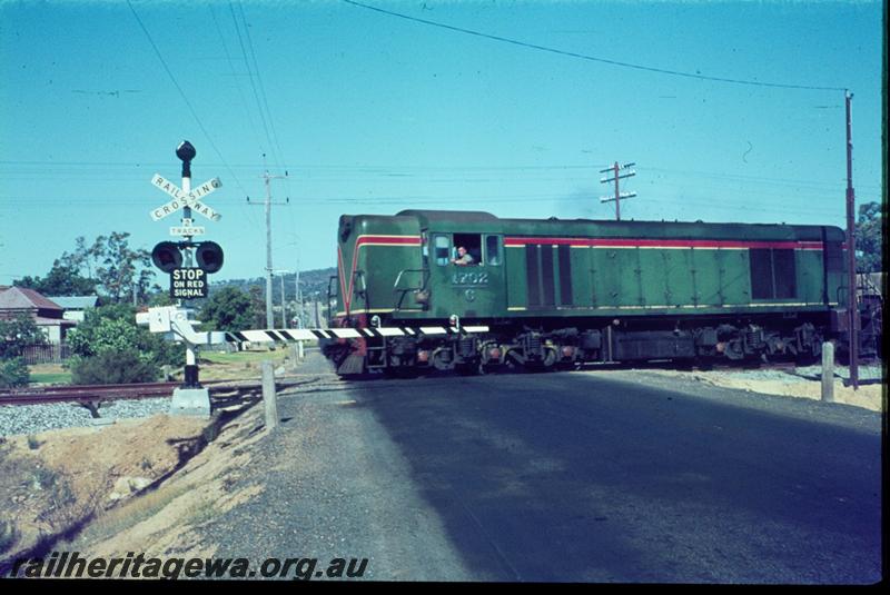 T00884
C class 1702, level crossing, 
