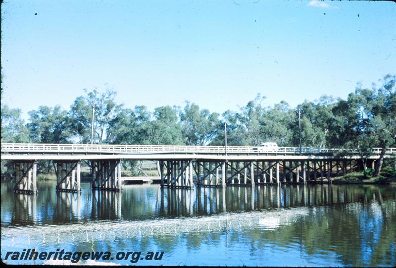 T00900
Road Bridge, Guildford, looking from rail bridge
