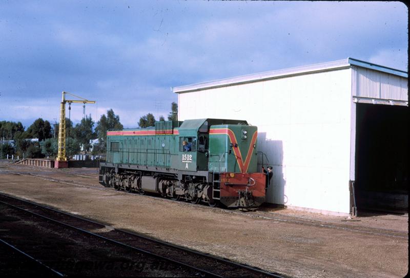 T00915
A class 1512, yard crane, goods shed
