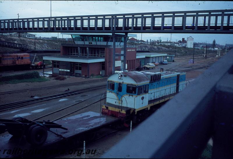 T00945
J class loco, Yardmasters office, Leighton
