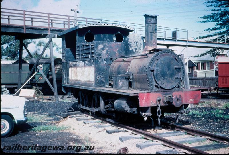 T00960
H class 18, Bunbury, side and front view in derelict condition.
