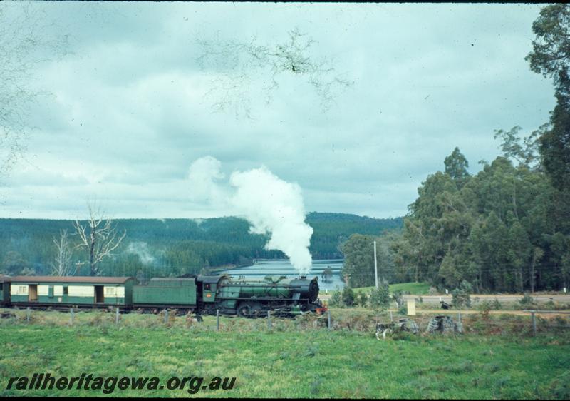 T00964
V class, tour train
