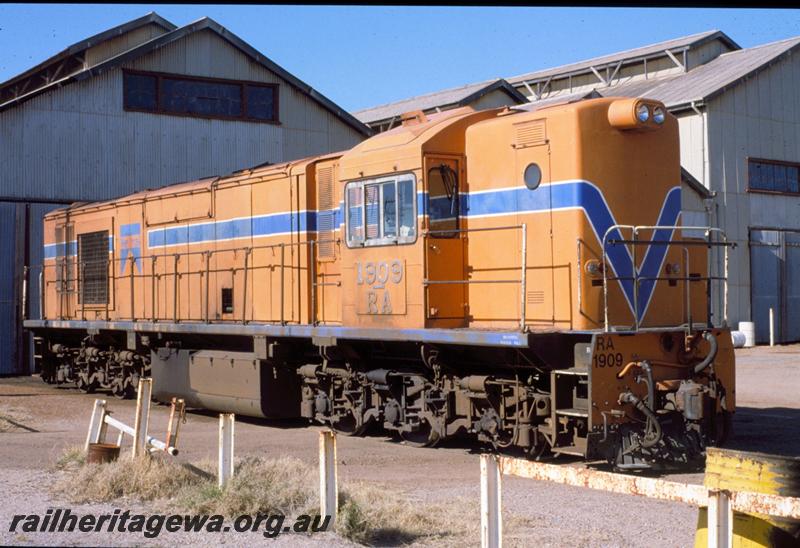 T00968
RA class 1909, orange livery, side and front view
