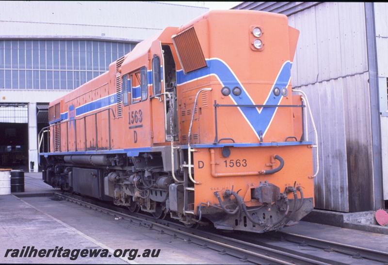 T00975
D class 1563, orange livery, Forrestfield
