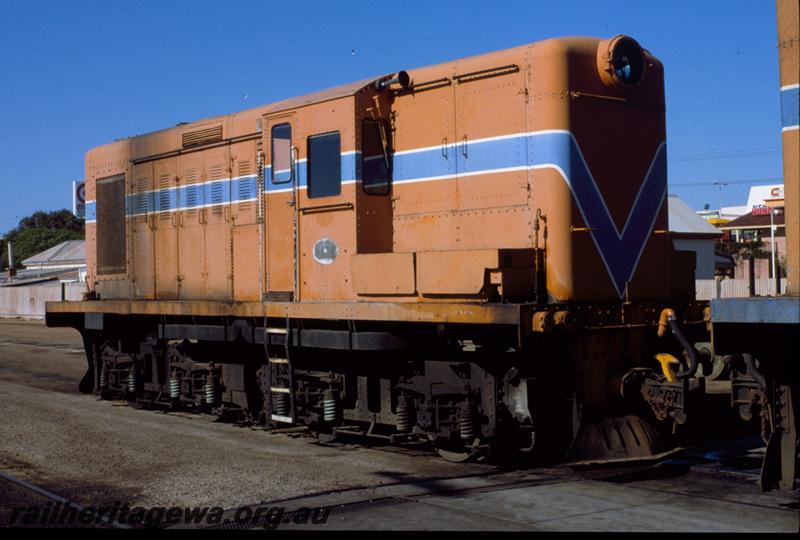 T01023
Y class, orange livery, missing number plate
