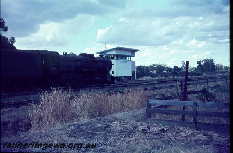 T01039
V class, signal box, Koojedda, ER line
