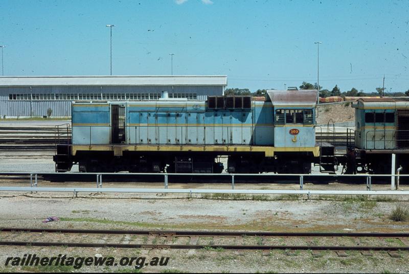 T01041
J class 103, original livery, side view
