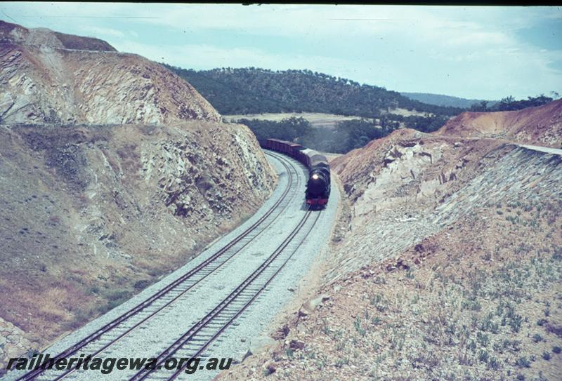 T01068
V class 1216, Windmill Cutting, Avon Valley Line (maybe 1965)
