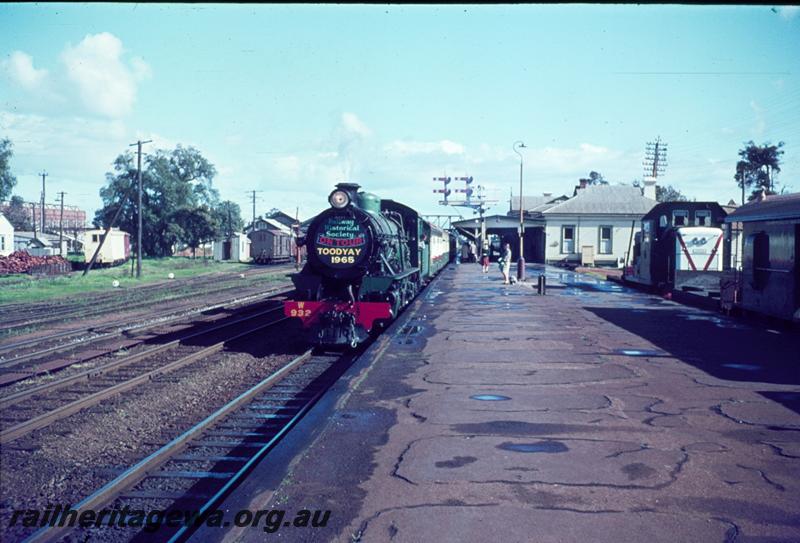 T01078
W class 932, station, Midland, on ARHS tour train to Toodyay
