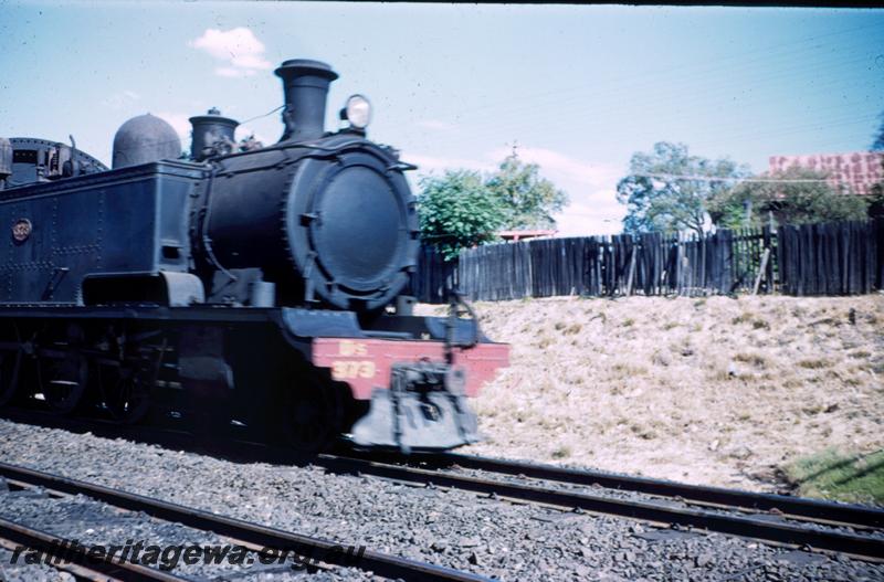 T01107
DS class 373, view of the front half of the side and front. Number out of focus. 
