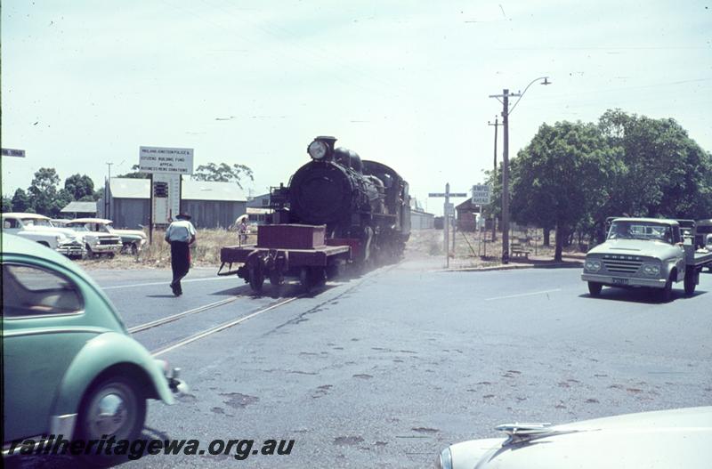 T01114
PR class, old MRWA line crossing Great Eastern Highway, Midland
