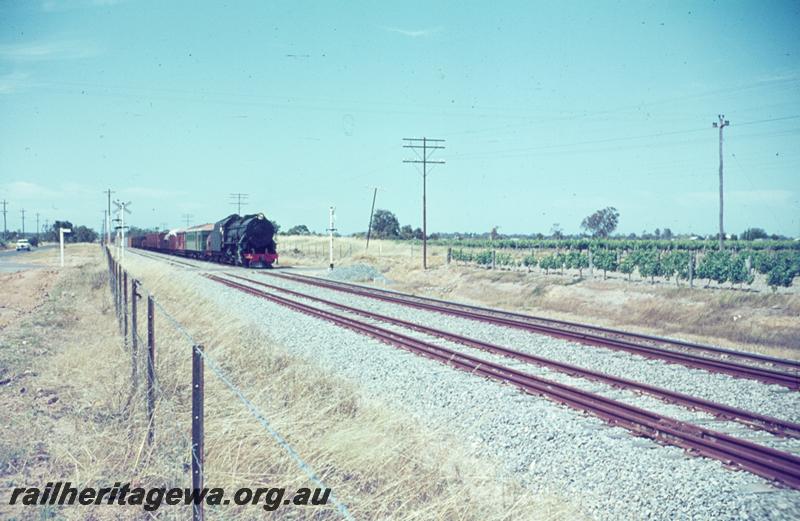 T01120
V class 1217, on dual gauge track, Millendon
