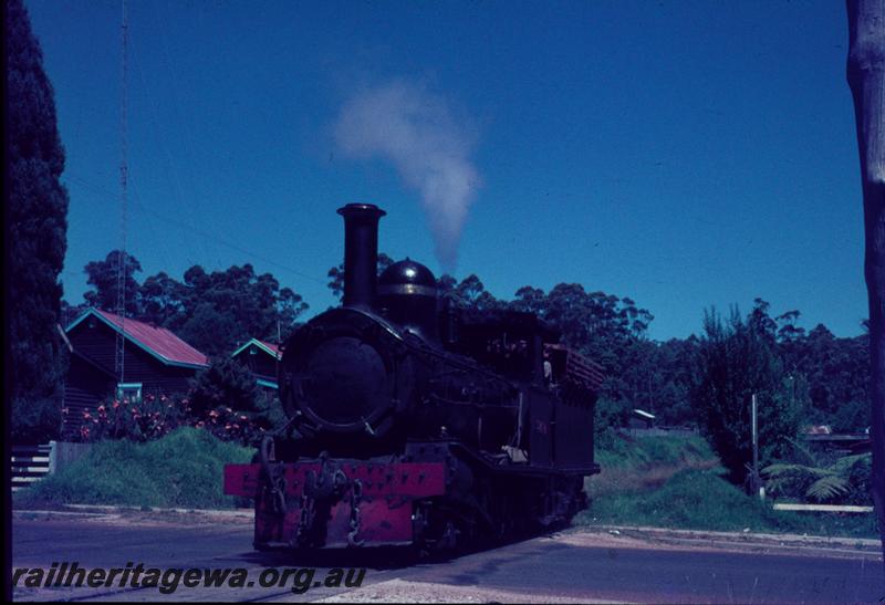 T01141
SSM loco No.7, Pemberton, crossing road
