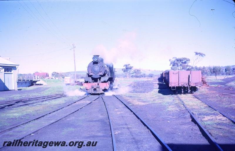 T01154
W class 945, turntable, York loco depot, GSR line, looking south from behind loco shed
