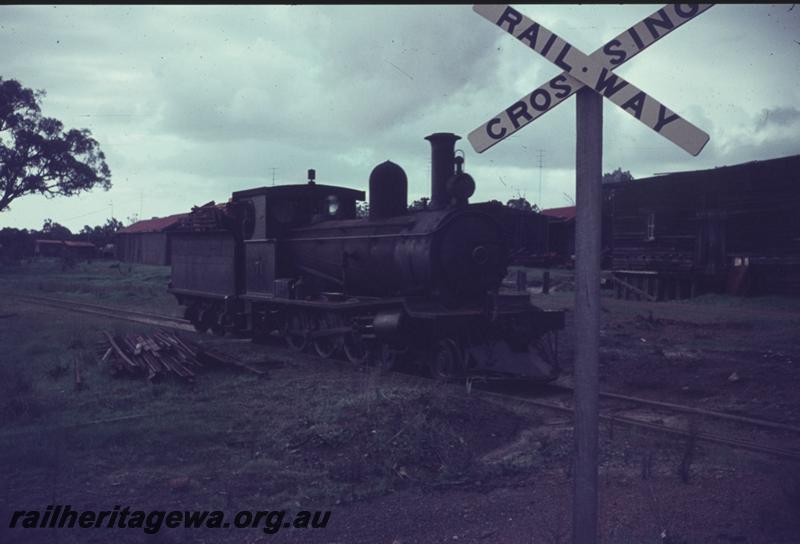 T01218
G class 71, level crossing sign, Yarloop
