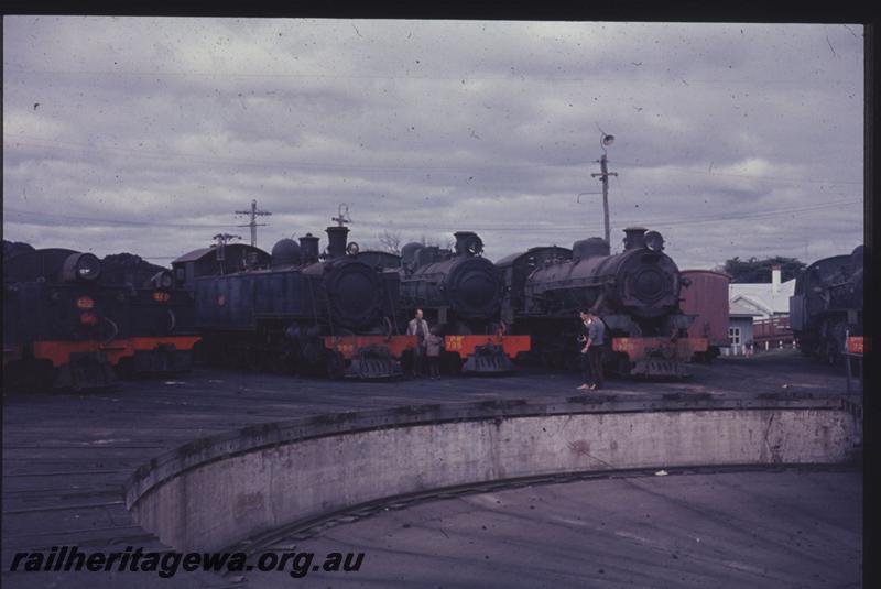 T01276
Turntable, Bunbury loco depot, locos around turntable pit
