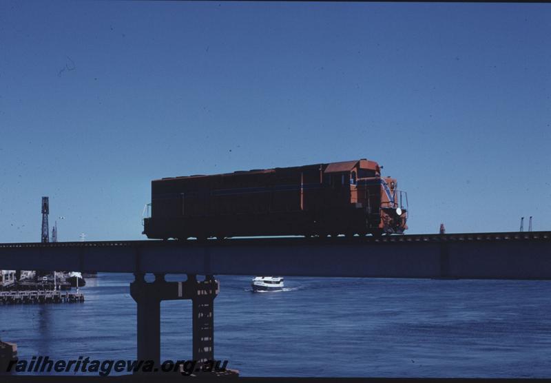 T01279
L class, Fremantle bridge, orange livery
