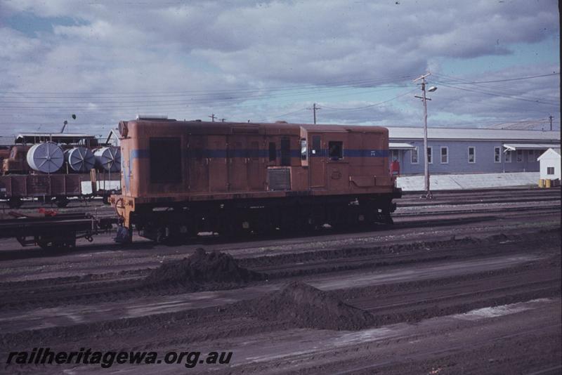 T01314
Y class 1115, orange livery, side view
