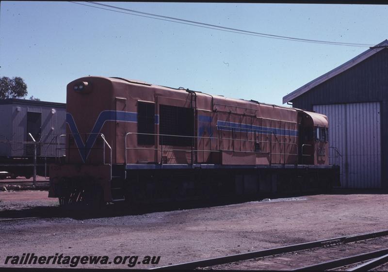 T01340
K class 206, orange livery, long hood view
