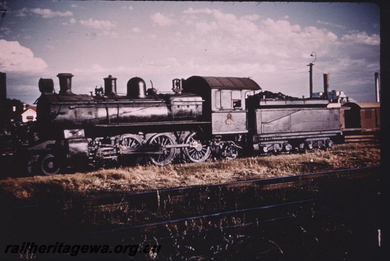 T01367
ES class, East Perth, side view
