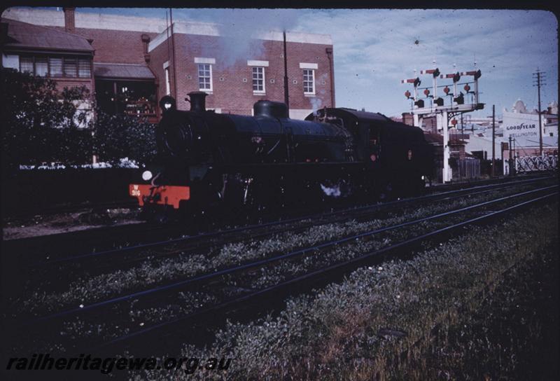 T01373
W class, signals, Pier Street crossing, Perth, light engine. Same as T0125
