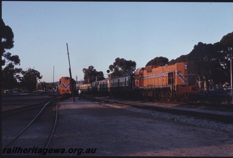 T01387
A class 1510, C class 1702, Armadale, SWR line, suburban passenger train
