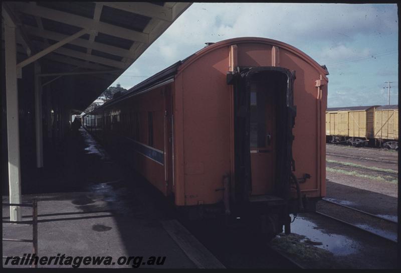 T01393
ARM class 356, orange livery, Albany, GSR line, end view
