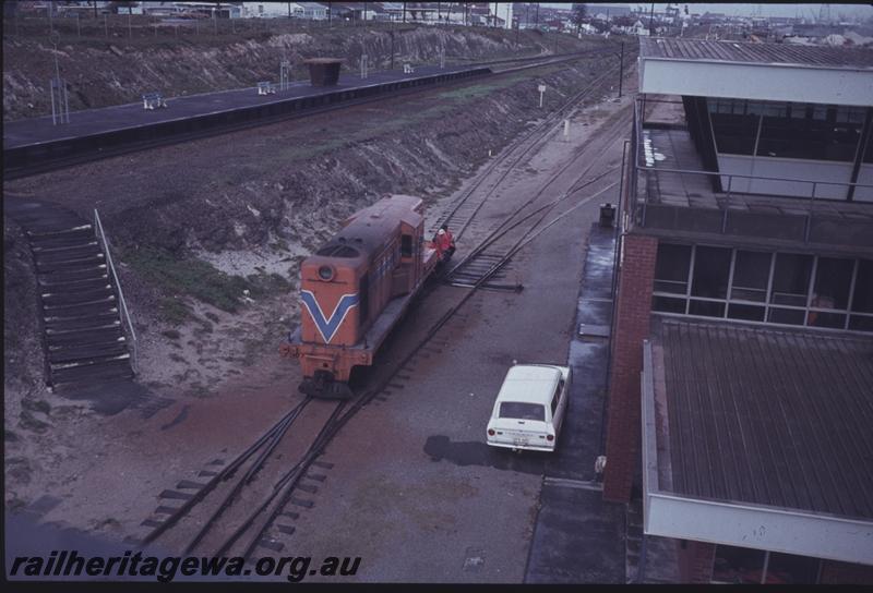 T01409
Y class 1107, station, Yardmaster's Office, Leighton
