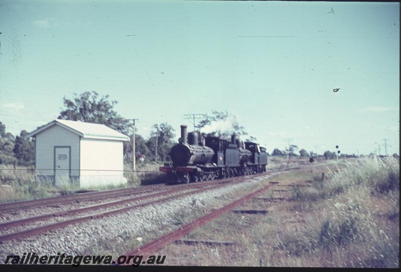 T01412
G class 118 towing G class 67, light engines, relay cabin, Mundijong, SWR line
