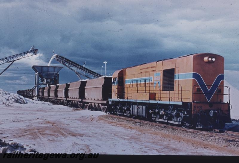 T01436
K class 206, Lake Lefroy, loading salt
