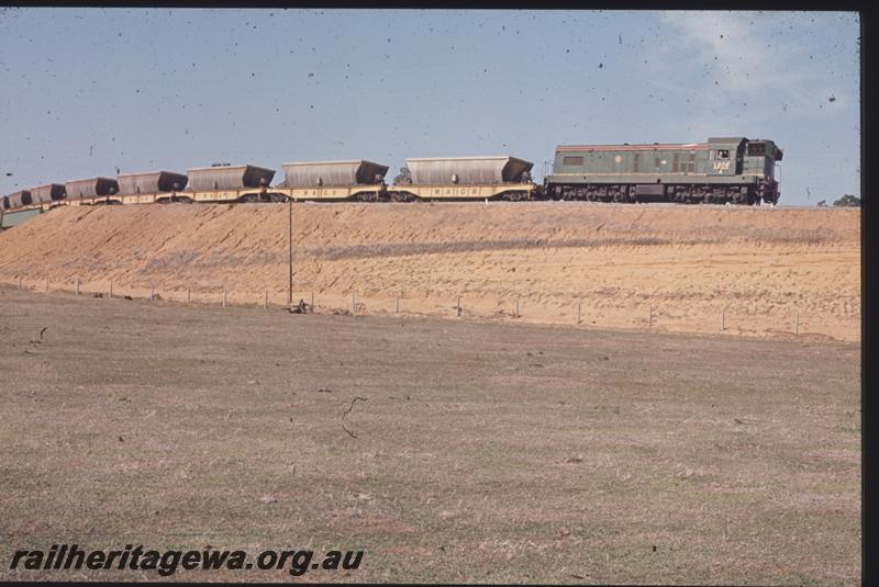 T01443
A class 1506, crossing South West Highway, Mundijong, bauxite train
